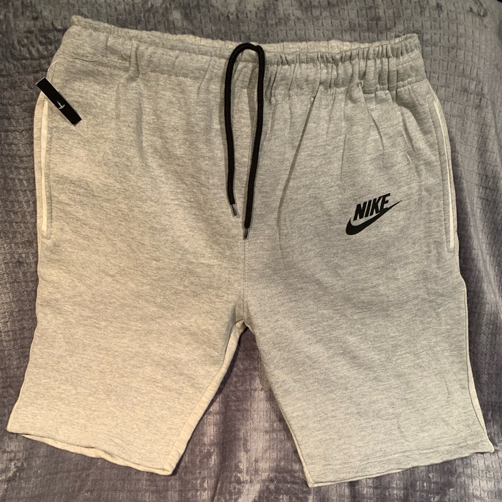 Brand new Nike Fleece Tech Shorts Men’s XL